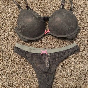 Bra and pantie set